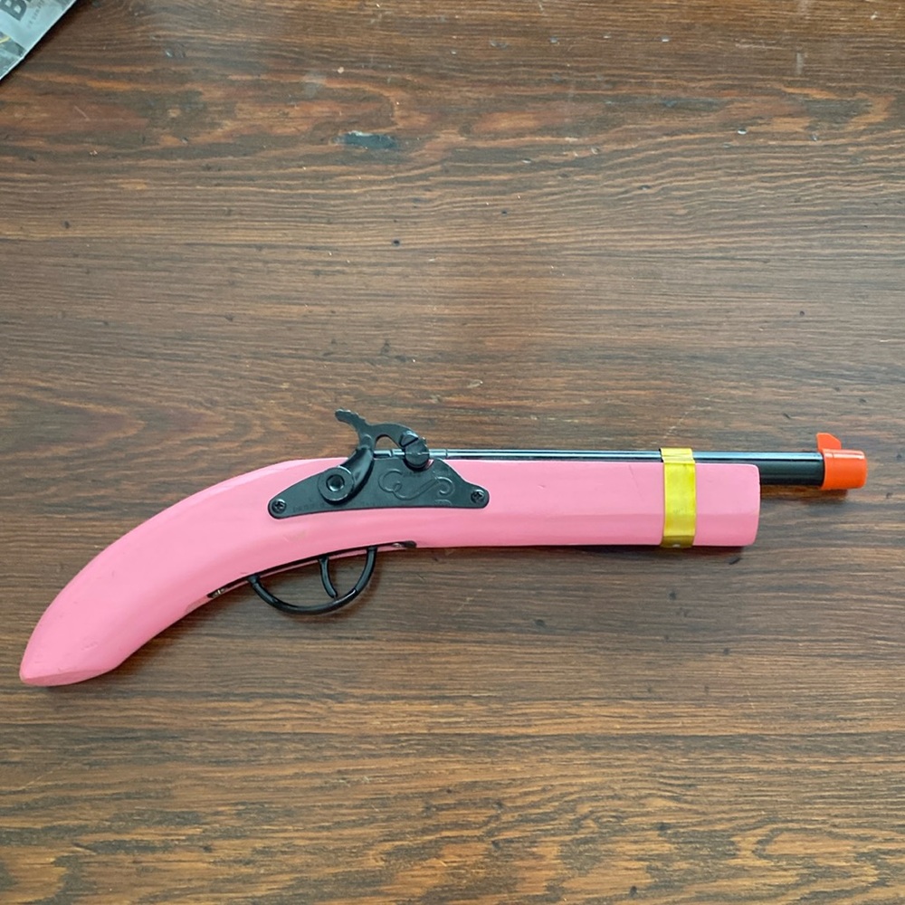 Toy pink pirate pistol, great for Halloween costume